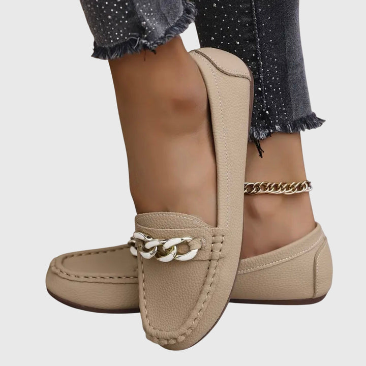 Mocassins femme orthopédiques à chaîne dorée et semelle rembourrée – Melissa – Beige