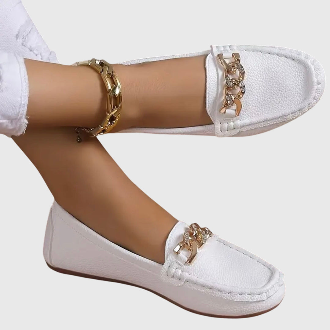 Mocassins femme orthopédiques à chaîne dorée et semelle rembourrée – Melissa – Blanc