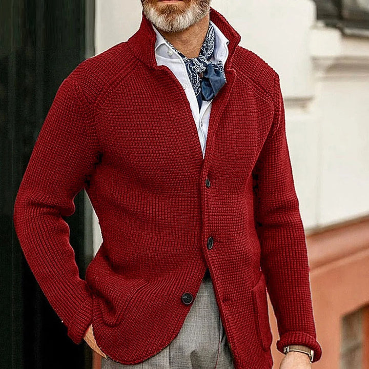 Cardigan homme élégant boutonné à col montant et poches – Louis – Rouge
