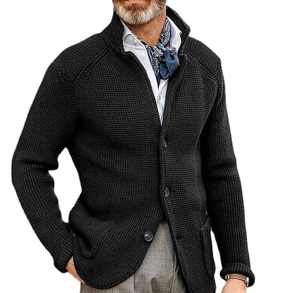 Cardigan homme élégant boutonné à col montant et poches – Louis – Noir