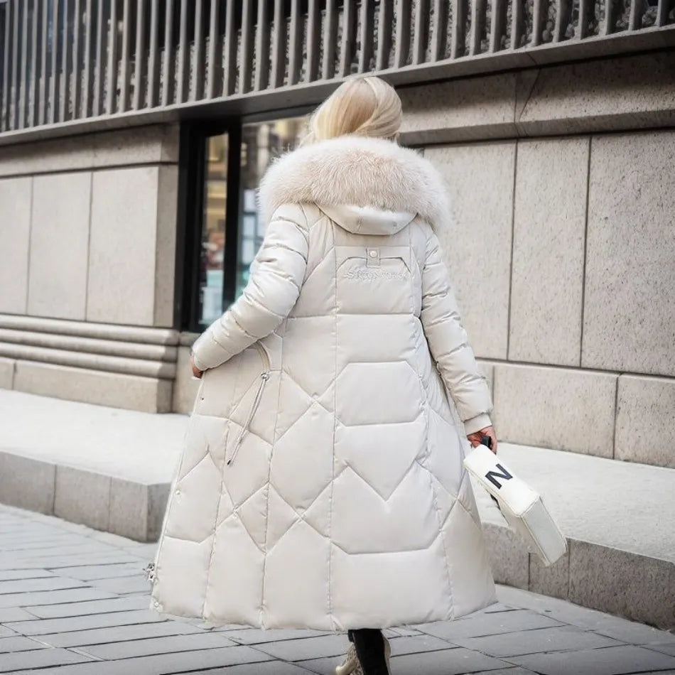 Manteau d'hiver long femme à capuche bordée de fourrure – Glamour – vue 3