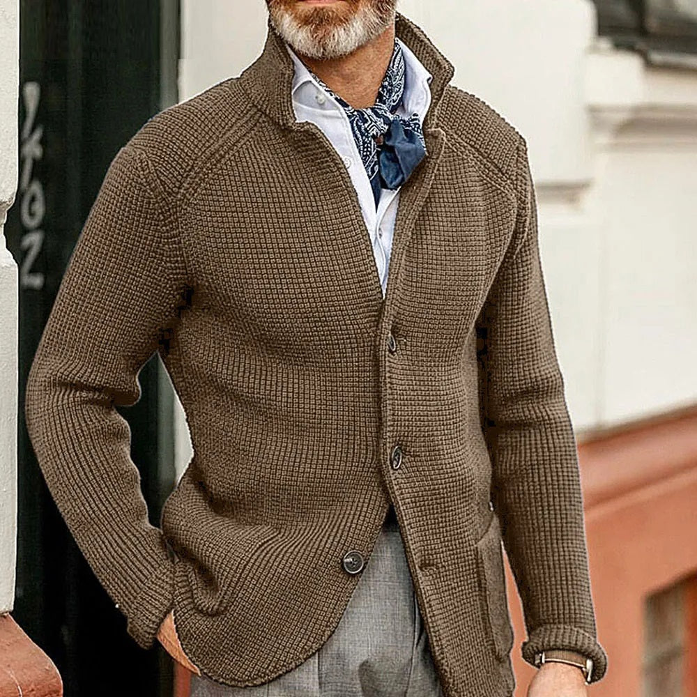 Cardigan homme élégant boutonné à col montant et poches – Louis – Kaki