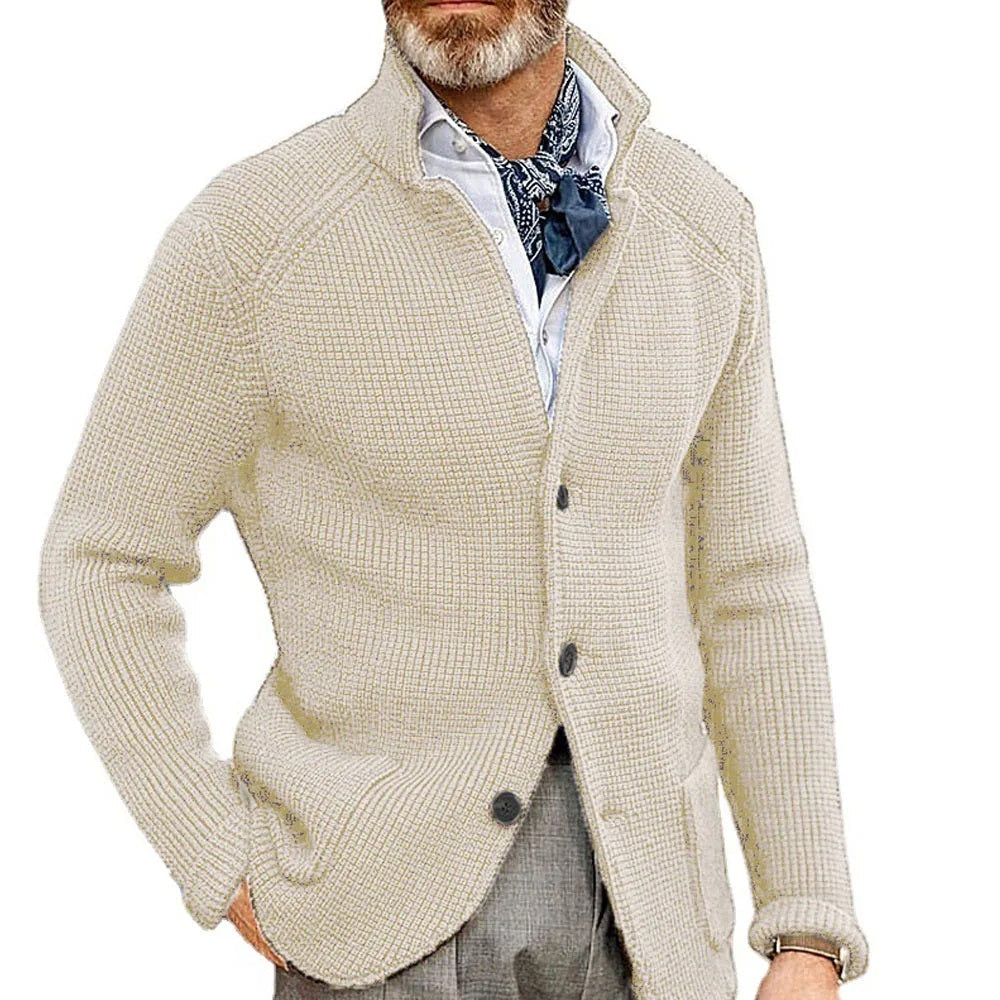 Cardigan homme élégant boutonné à col montant et poches – Louis – Beige
