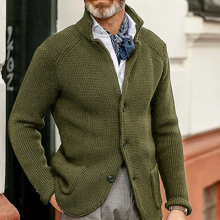 Cardigan homme élégant boutonné à col montant et poches – Louis – Vert militaire