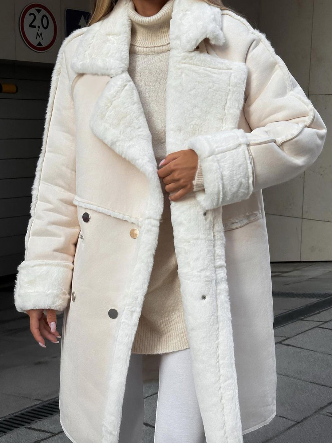 Manteau long femme en fausse fourrure – Extravagance – vue 1