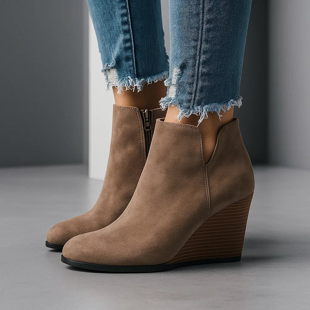 Bottines compensées femme en suédine à découpe latérale – Marine – Marron