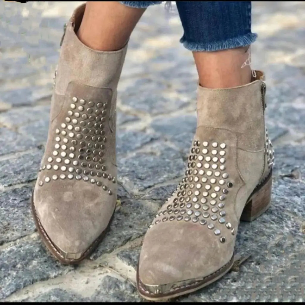 Bottines femme cloutées à bout pointu et talon épais – Nina