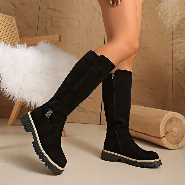 Bottes hautes plates femme en suédine à boucle et semelle crantée – Salomé – vue 3