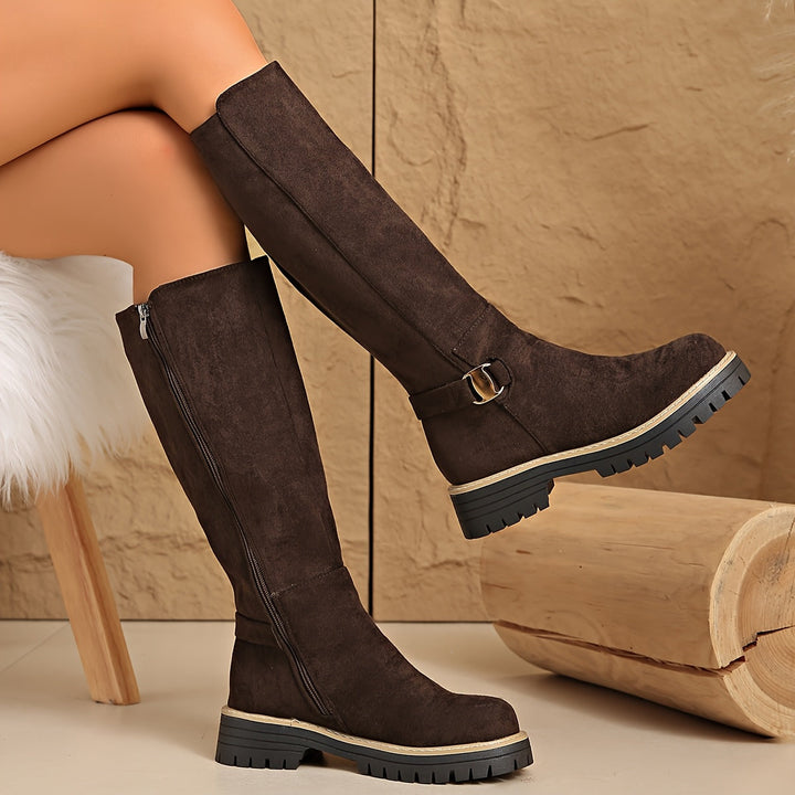 Bottes hautes plates femme en suédine à boucle et semelle crantée – Salomé – Café