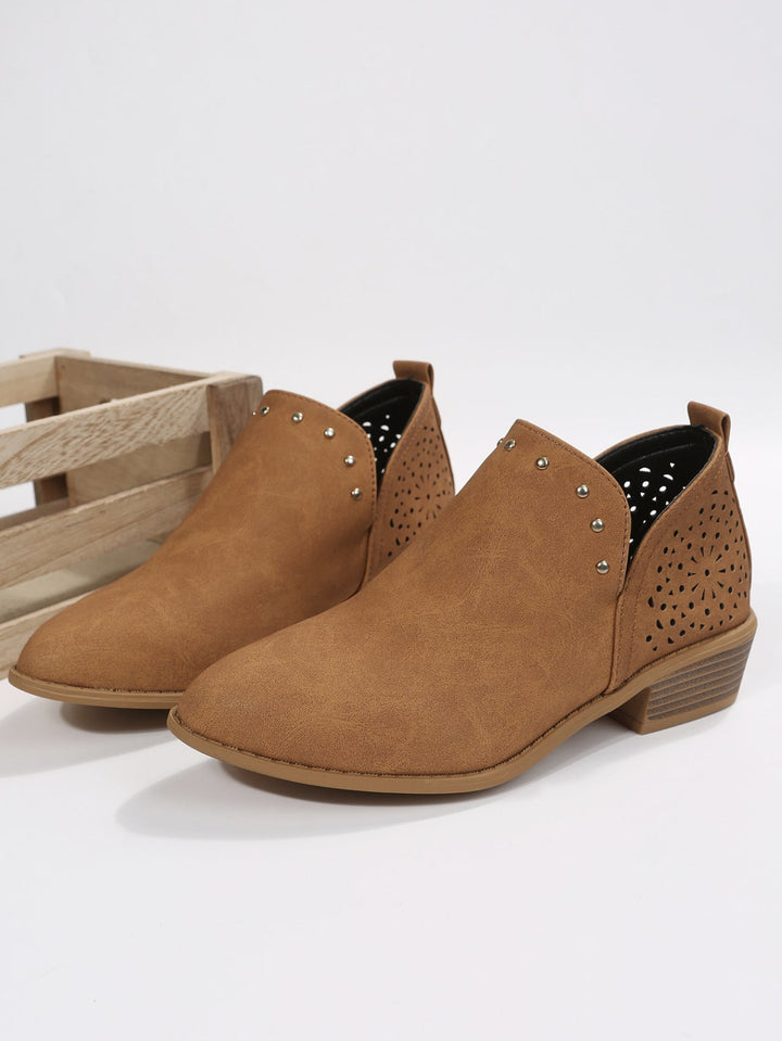 Bottines basses femme perforées à clous et talon bas – Perla – vue 7