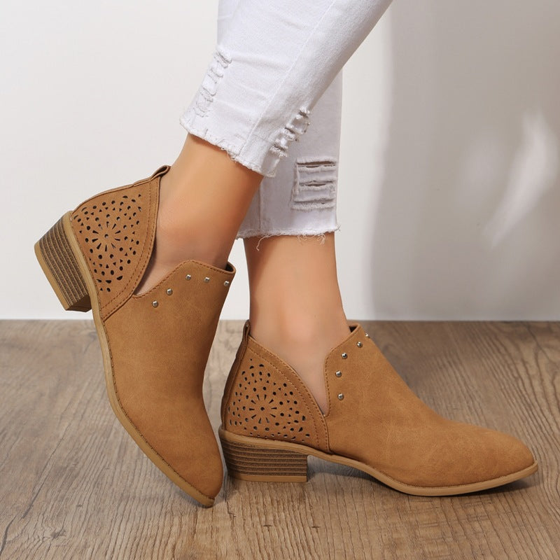 Bottines basses femme perforées à clous et talon bas – Perla – Marron