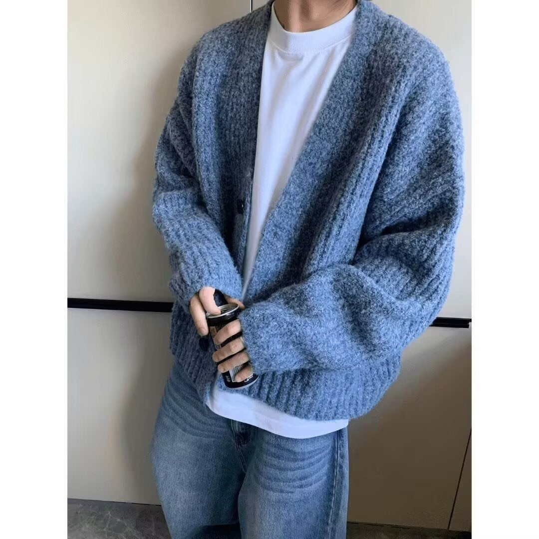 Cardigan oversize homme boutonné en maille douce – Milo – Bleu