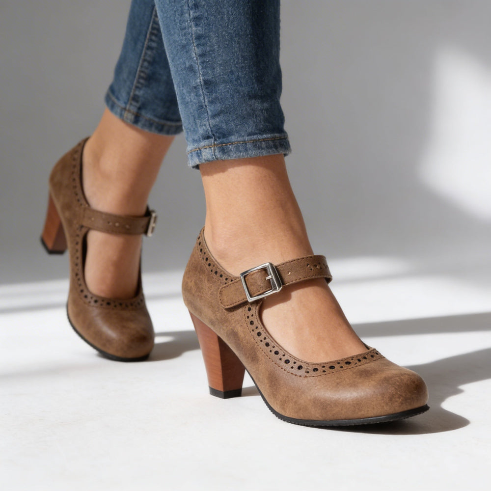 Babies à talon femme rétro à perforations et bride à boucle – Margot – Marron