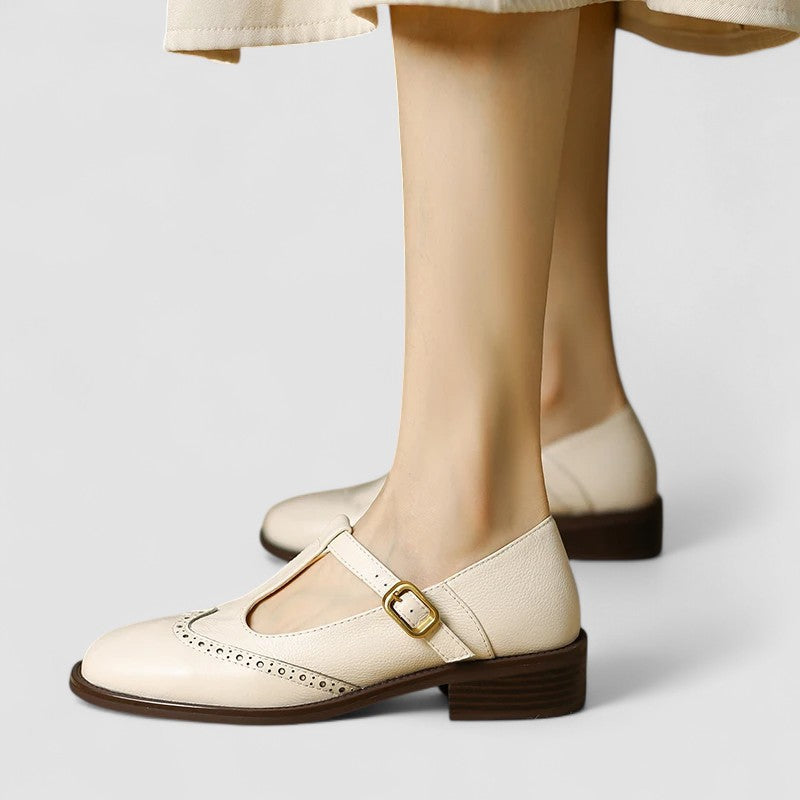 Babies femme orthopédiques à boucle dorée et découpes – Lucía – Beige