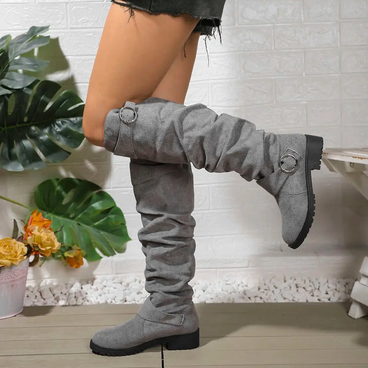Bottes hautes plates femme souples à boucles réglables – Manon – Gris clair