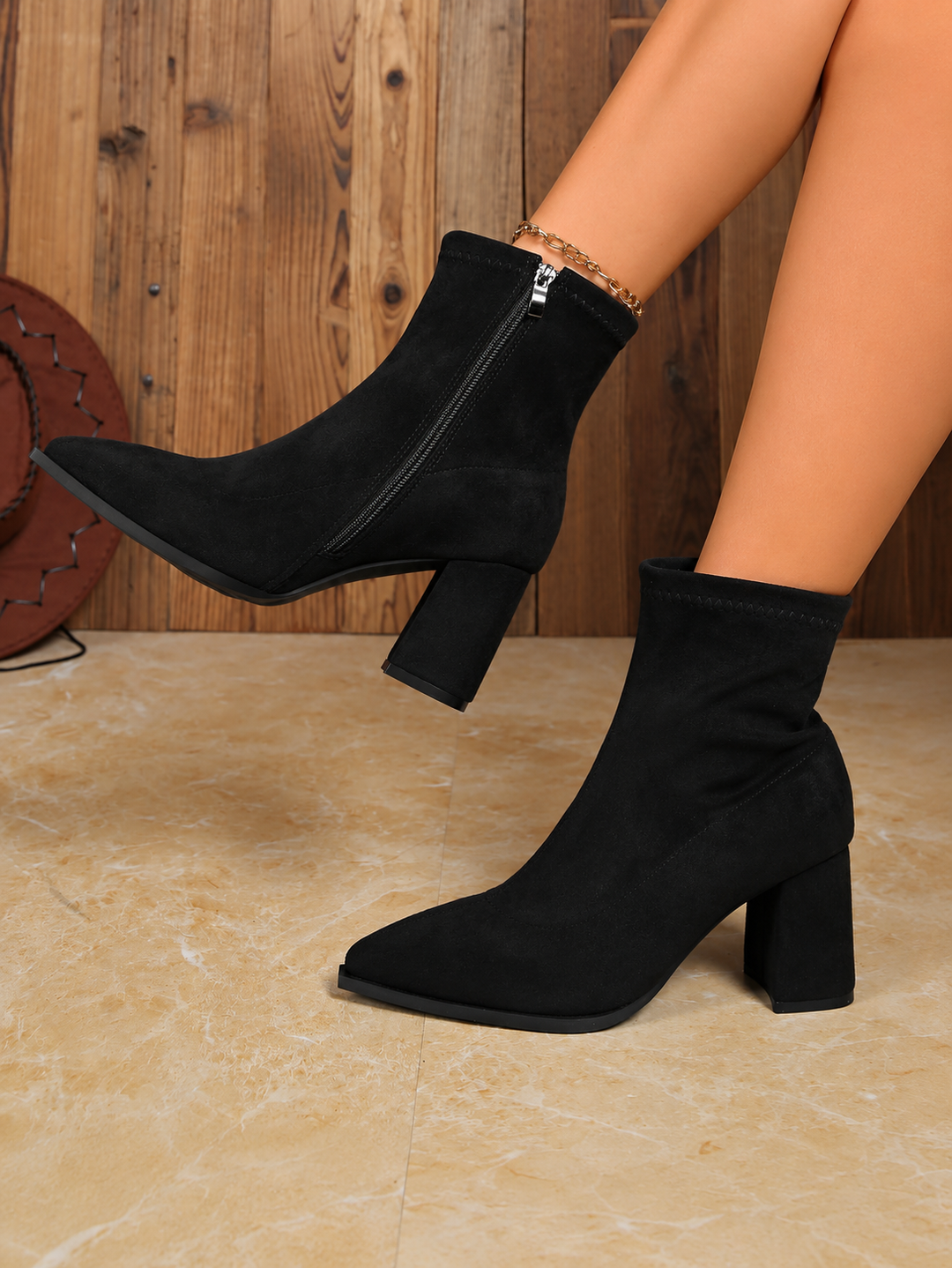 Bottines femme en suédine à talon bloc et bout pointu – Clémence – vue 3