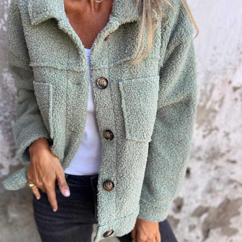 Veste femme en fausse fourrure bouclée à boutons et poches plaquées – Ariane - Vert