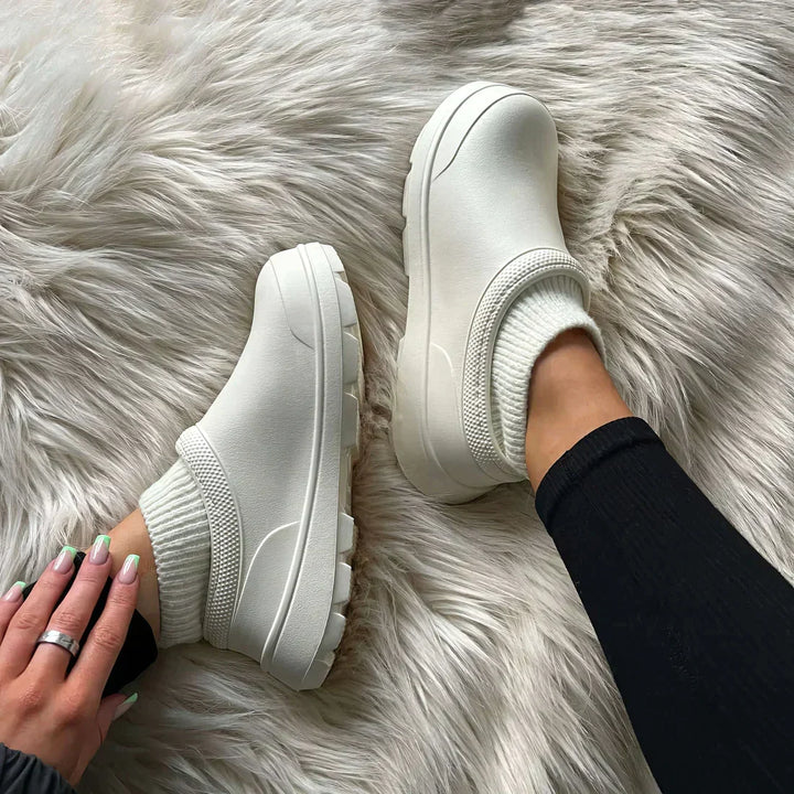 Chaussons antidérapants doublés confort et sécurité – AntiSlips – Beige