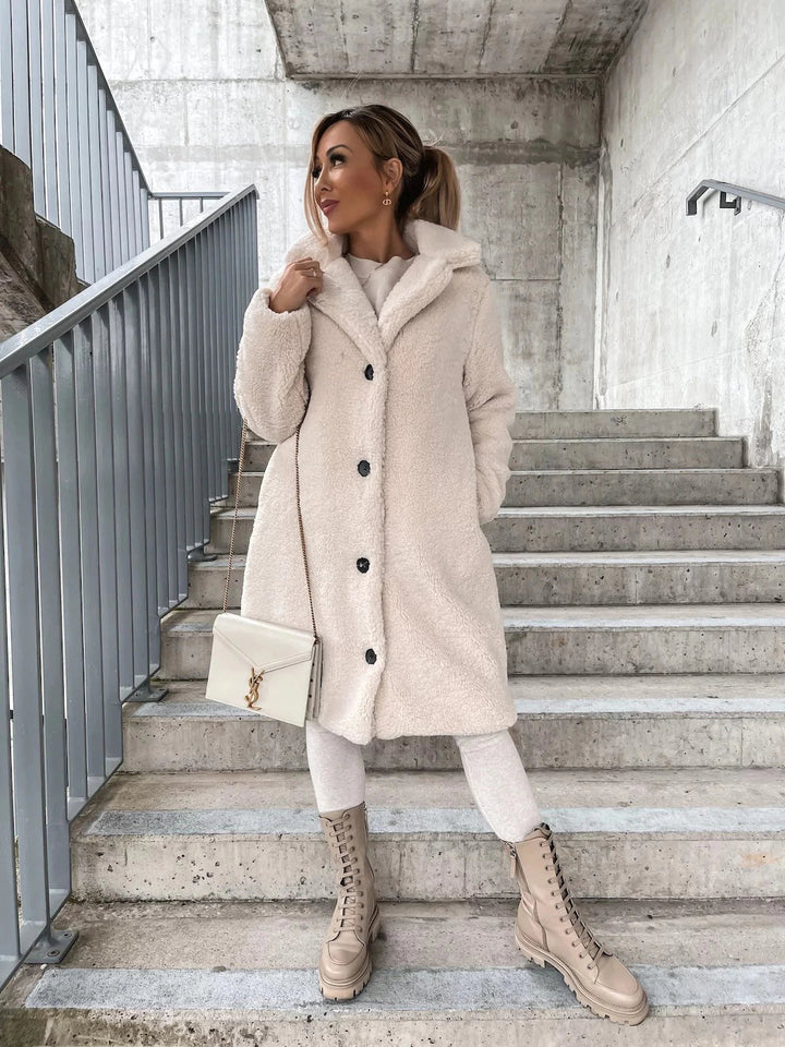 Manteau d'hiver long femme en laine fine à boutons – FrostGlamour – vue 1