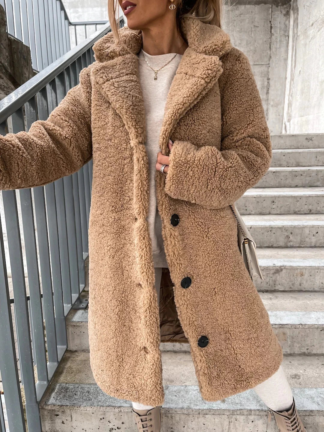 Manteau d'hiver long femme en laine fine à boutons – FrostGlamour – Beige