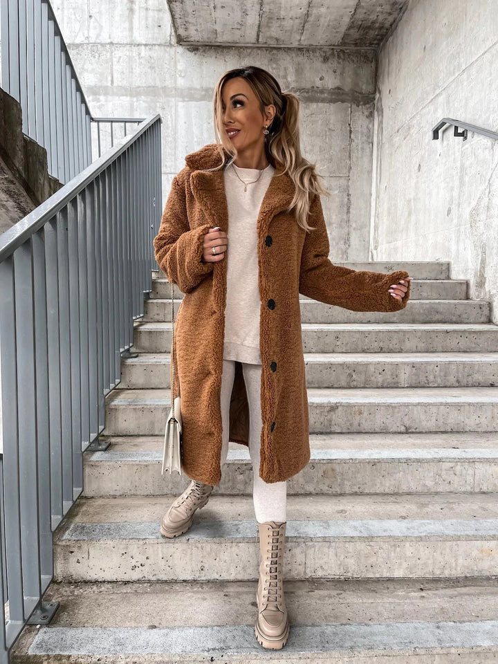 Manteau d'hiver long femme en laine fine à boutons – FrostGlamour – vue 4