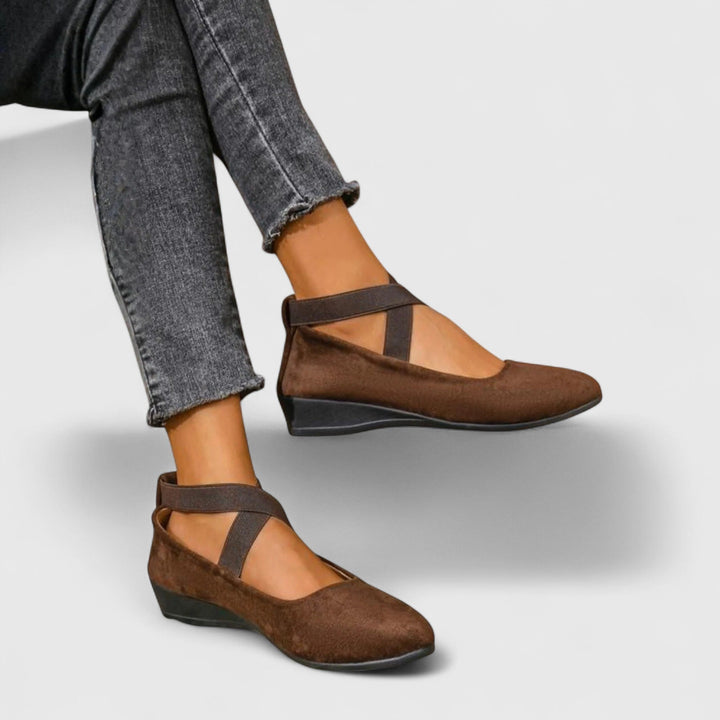 Ballerines femme orthopédiques à brides élastiques croisées – Chloé – Marron