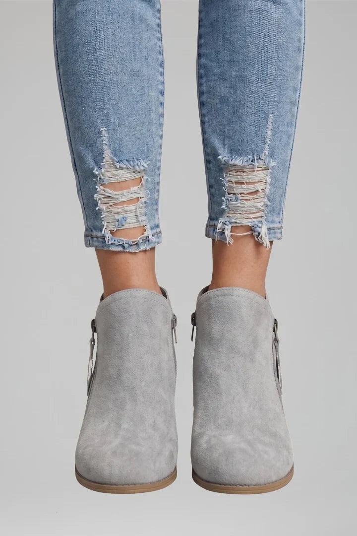 Bottines femme en suédine à bout rond, zip et talon bloc – Emma – Gris