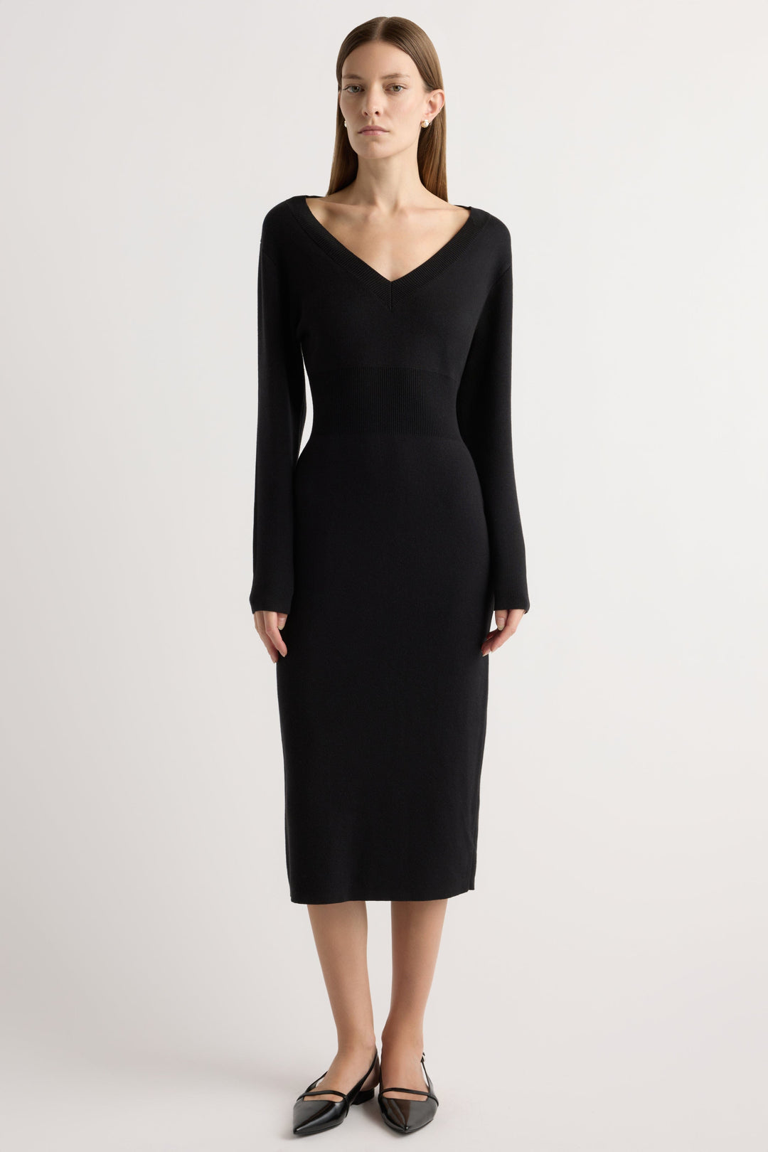 Robe pull femme col V à porter sur ou sous les épaules – Bora – vue 2