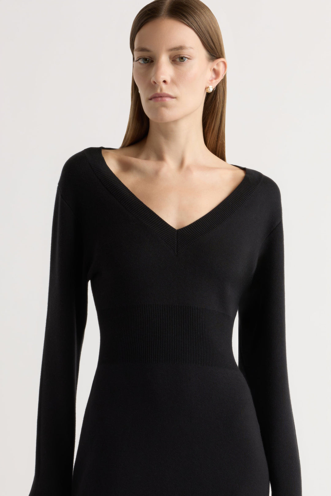 Robe pull femme col V à porter sur ou sous les épaules – Bora – vue 5