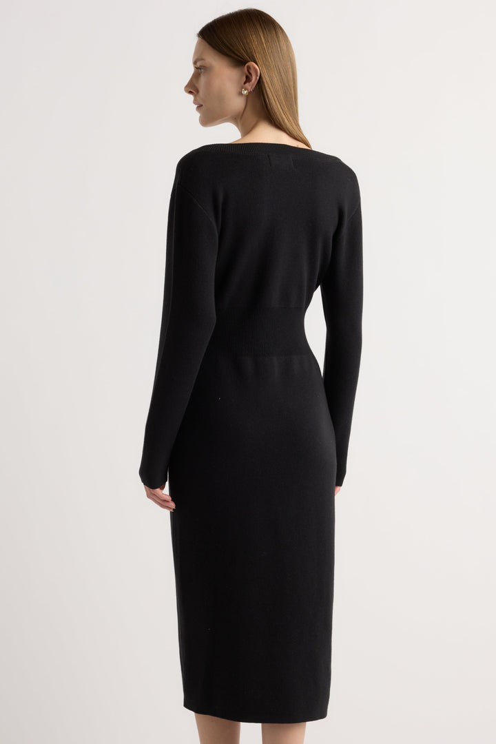 Robe pull femme col V à porter sur ou sous les épaules – Bora – vue 6