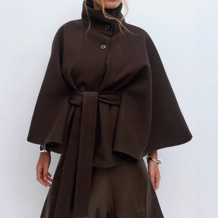 Manteau cape femme à col montant et ceinture nouée – Clémence - Brun