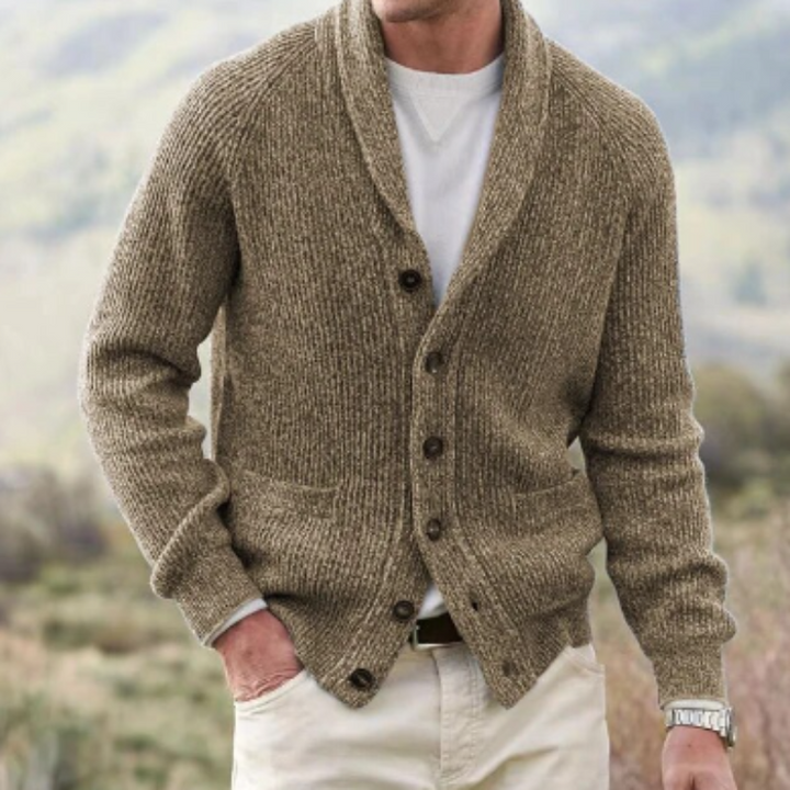 Cardigan homme en laine col V intemporel – Arthur – Camel