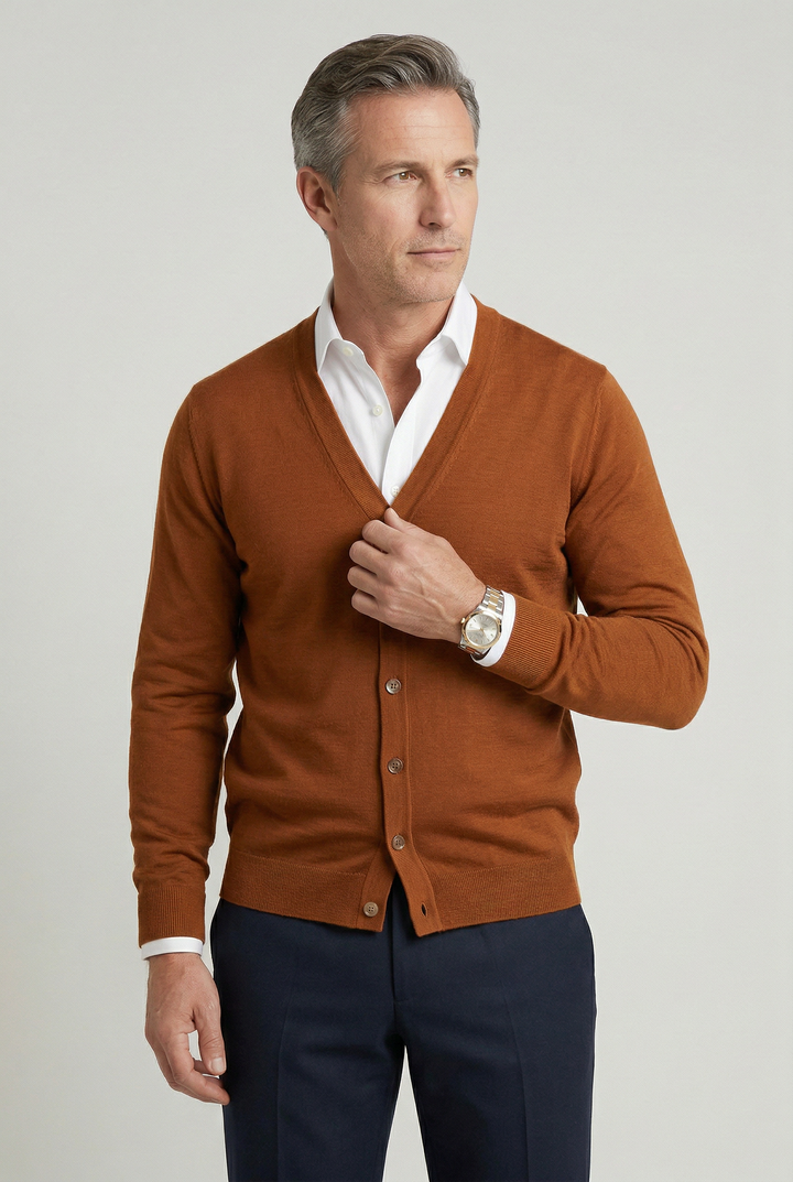 Cardigan homme col V boutonné en maille fine – Raphaël – Marron