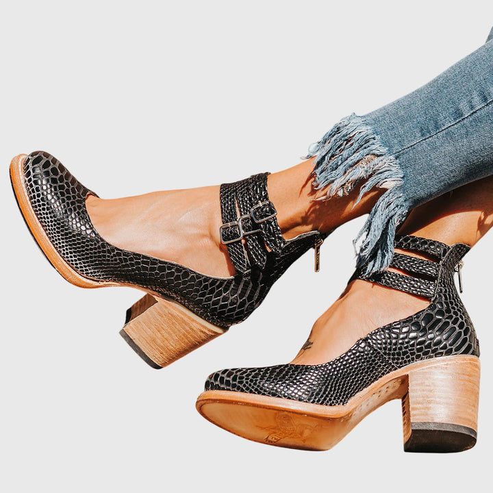 Bottines femme à brides bouclées, talon bloc et découpe – Sienna – Noir serpent