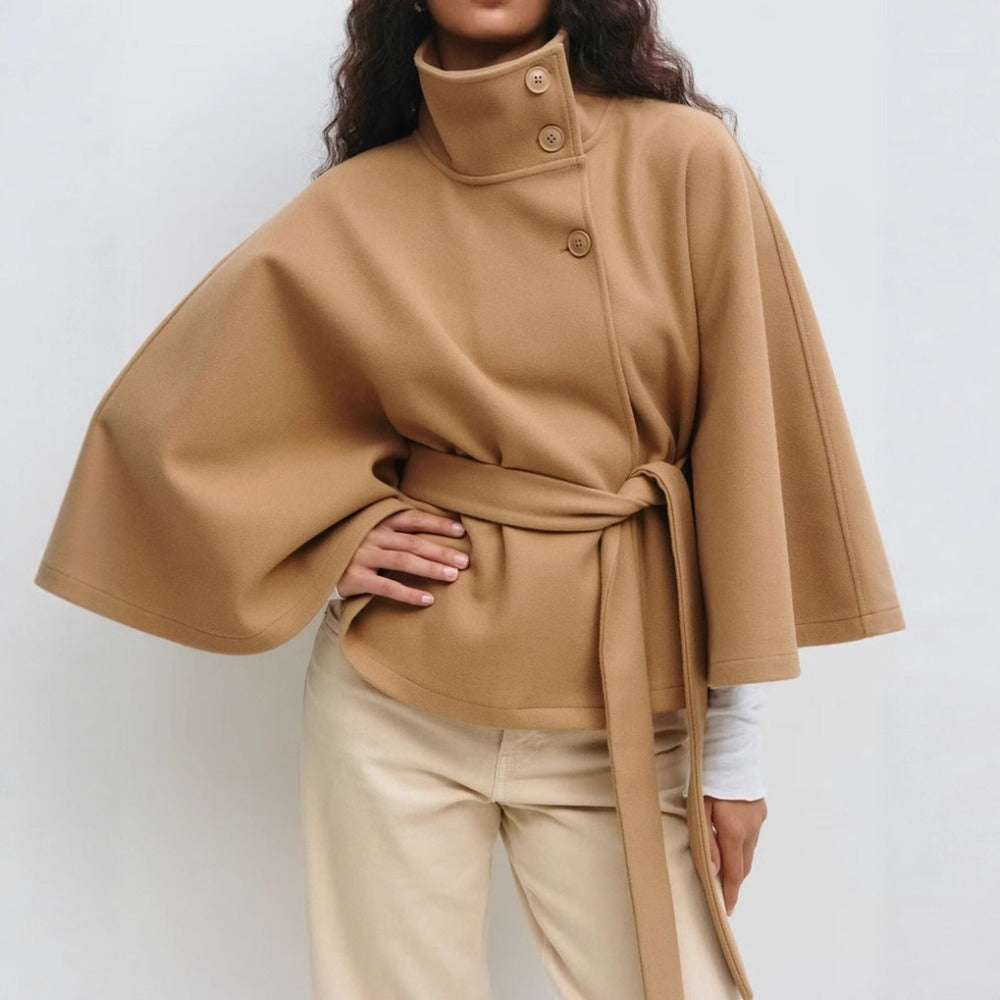 Manteau cape femme à col montant et ceinture nouée – Clémence - Kaki