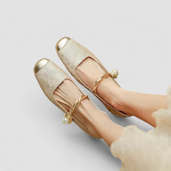 Babies femme orthopédiques à talon bas et accents brillants – Chrystahh – Beige
