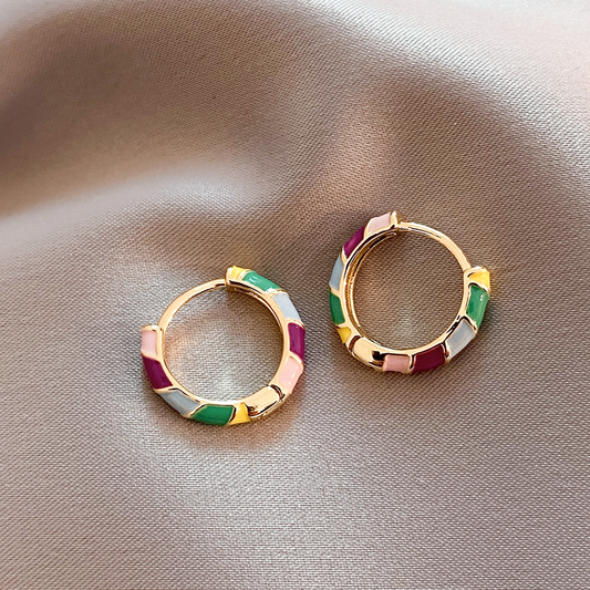 Boucles d'oreilles en émail doré élégant