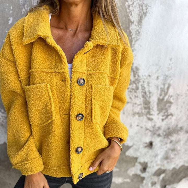 Veste femme en fausse fourrure bouclée à boutons et poches plaquées – Ariane - Jaune
