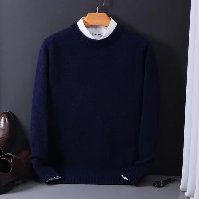 Pull homme en laine chaud et léger à lignes épurées – Aurèle – Bleu marine